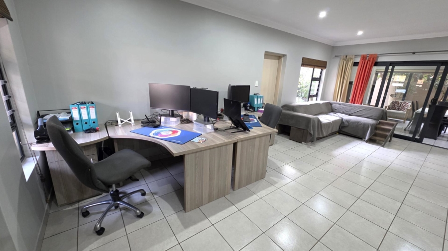 To Let 3 Bedroom Property for Rent in Melodie North West